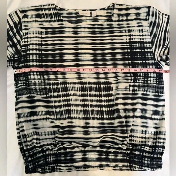 Chico’s Women’s Black & White Beautiful Blouse ~ Size 2 - Picture 6 of 11